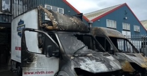 Havai Fişek Enfield de bulunan Mondihome Londra’nın deposunda yangına sebep oldu