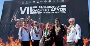 İngiltere’den Şef Kemal Coskuncay'un katıldığı Gastro Afyon Festivalinde Dev Tavada Guinness Rekoru