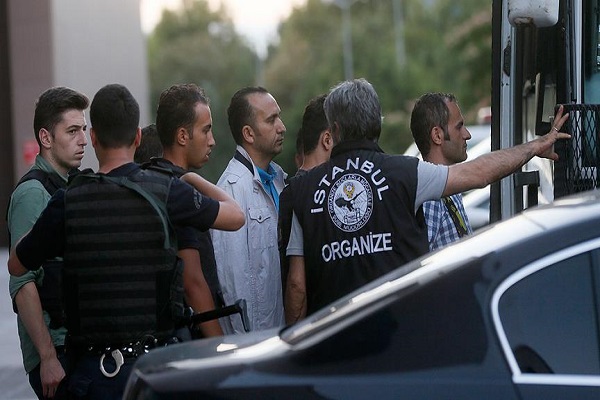 İstanbul'daki darbe girişimine yönelik operasyonda tutuklu sayısı artıyor