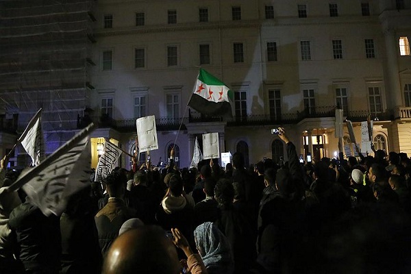 Londra ve New York'ta Halep protestosu