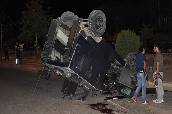 Zırhlı polis aracının devrilmesi sonucu 1 polis şehit oldu