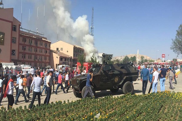 Elazığ'daki terör saldırısında 3 polis şehit oldu