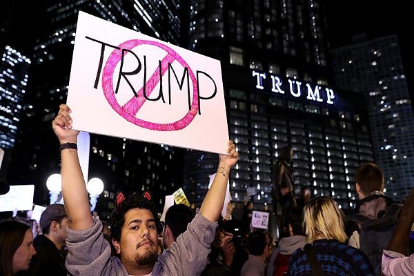Donald Trump, ABD'de protesto edildi