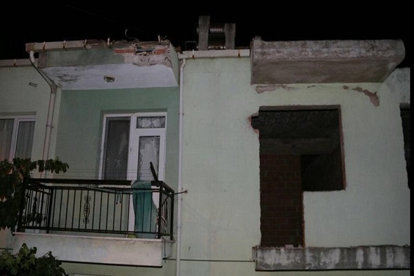 İzmir'de gece yarısı Emniyet Müdürlüğü'ne yönelik saldırı düzenlendi