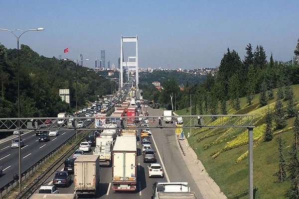 Boğaziçi ve FSM köprüleri trafiğe açıldı