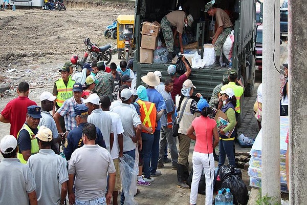 Ekvador'daki heyelan nedeniyle deprem bölgesine yardımlar ulaşamıyor
