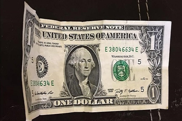 Kapatılan okulların kasasında 1 dolarlık banknotlar bulundu