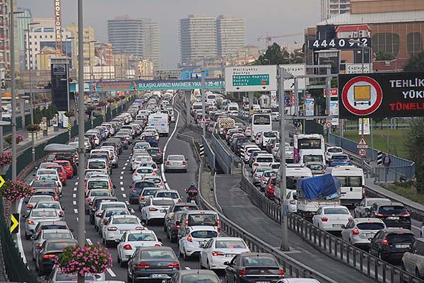 İstanbul'da bugün hangi yollar trafiğe kapalı