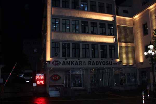 TRT Ankara Radyosu'nda gece yarısı büyük şok