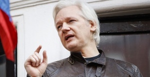 WikiLeaks Kurucusu Assange için Londra'da otobüsle protesto düzenlendi
