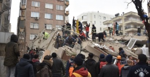 Kahramanmaraş'ta 7,7 ile 7,6 ve Gaziantep'te 6,5 ile 6,4 büyüklüğünde deprem