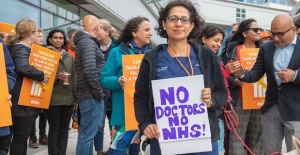İngiltere'de uzman doktorlar iki günlük grev başlattı