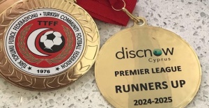 İngiltere Türk Toplumu Futbol Federasyonu Gençlik Gücü takımını tebrik etti