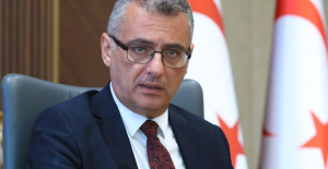 Cumhurbaşkanı Tufan Erhürman için KKTC Londra Temsilciliğine bayrak asıldı