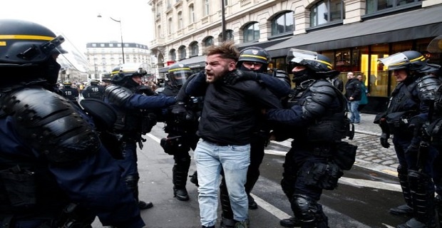 Pariste Sarı Yelekliler protestosunda gözaltı sayısı artıyor